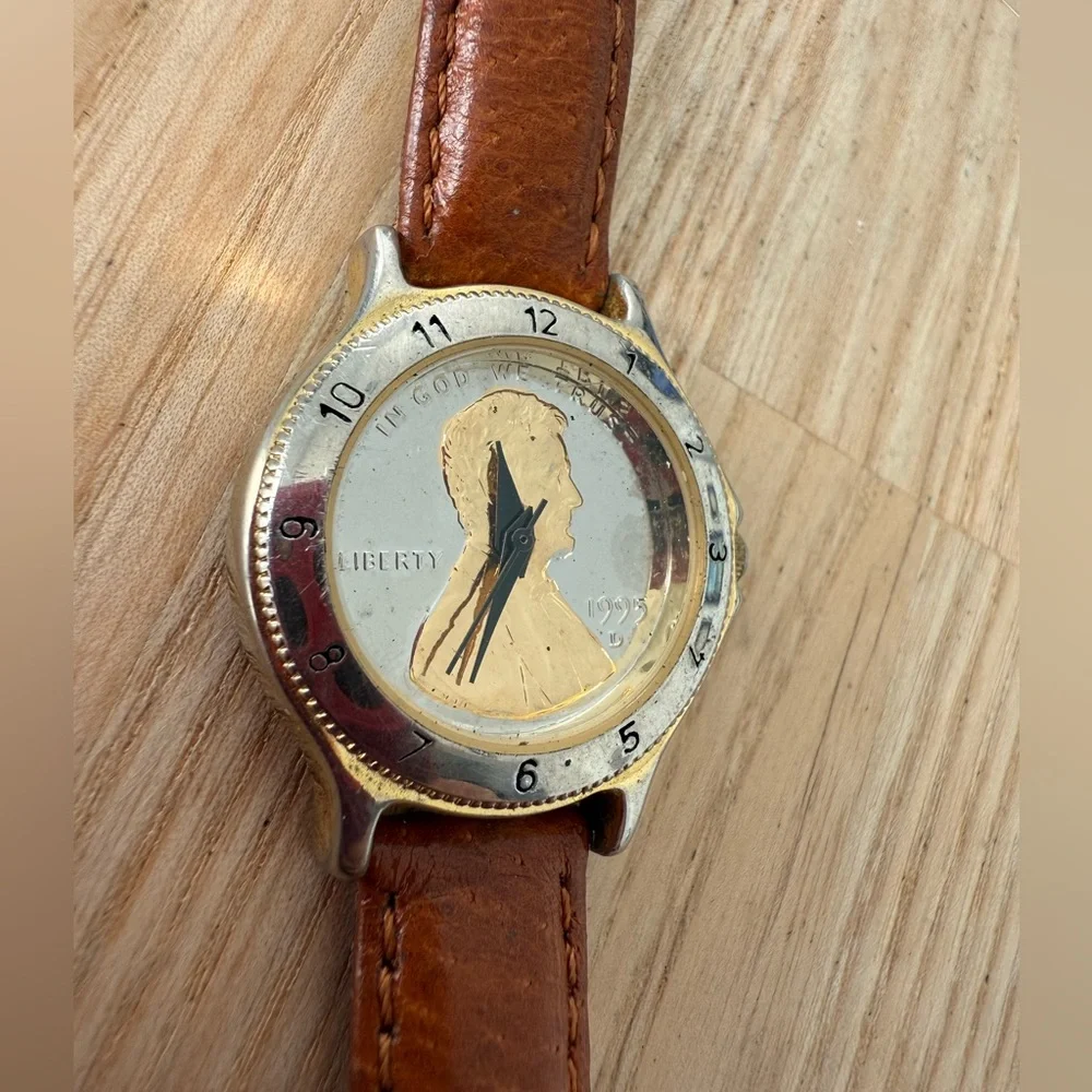 Vintage Claremont ladies two tone penny face watch NEW BATTERY